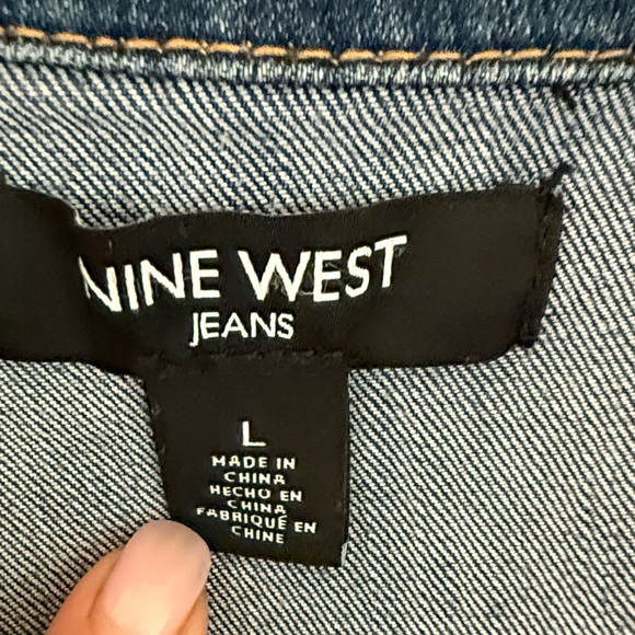 Nine West Denim Jacket with Floral Embroidery and fringe hem large - Picture 3 of 6